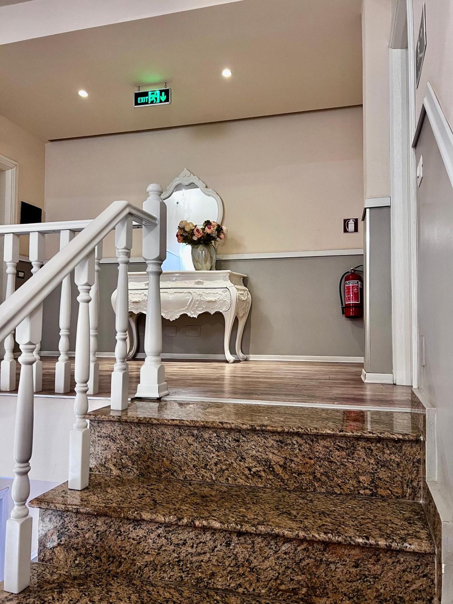 Hotel Lungomare Vlorë Eksteriør billede