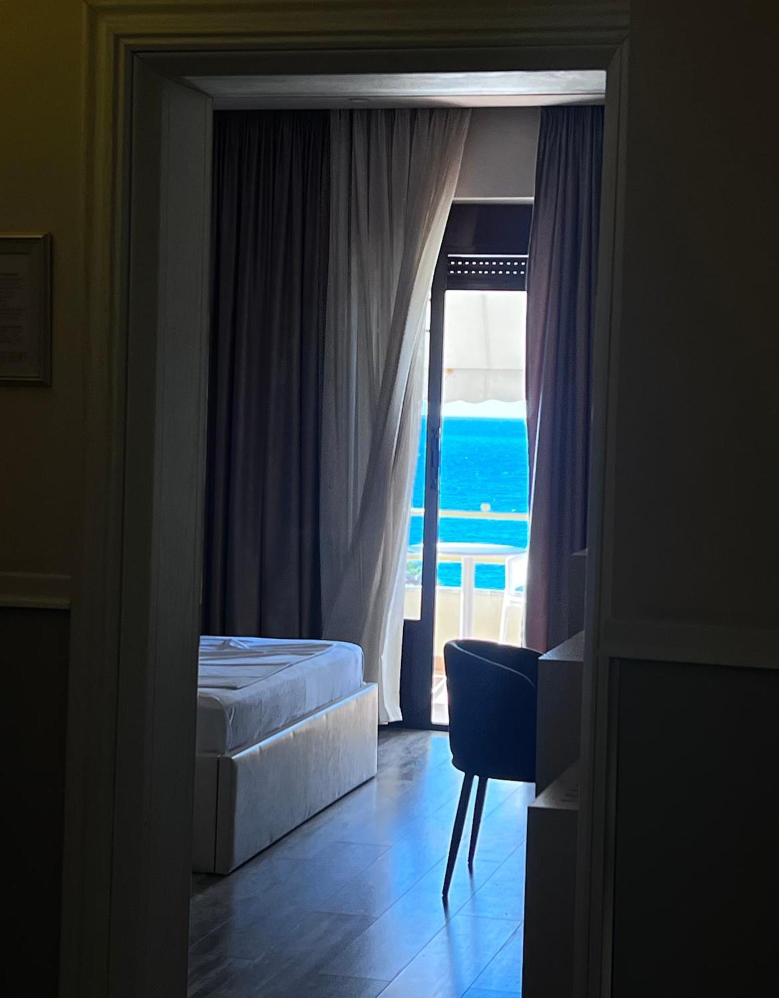 Hotel Lungomare Vlorë Eksteriør billede